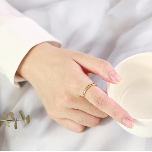 UNISEX - 4mm Tungsten Gold Wedding Band ~ Mens Womens Faceted Bridal Band - Picture 4 of 15